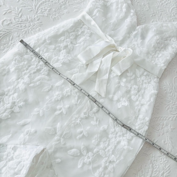 NWOT Lulus Forever Fanciful White Floral Embroidered High-Low Midi Dress XSmall - Picture 8 of 8
